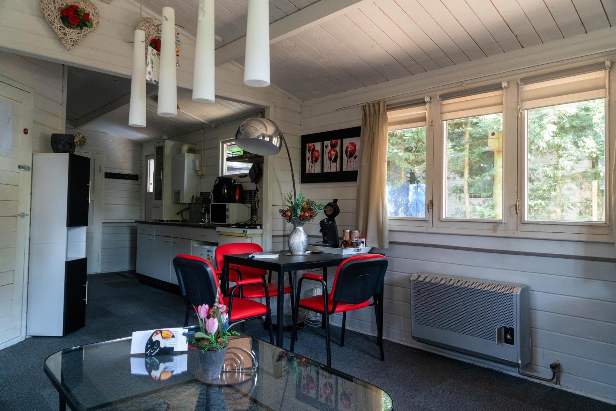 Op Rustig Park In De Chalet Putten